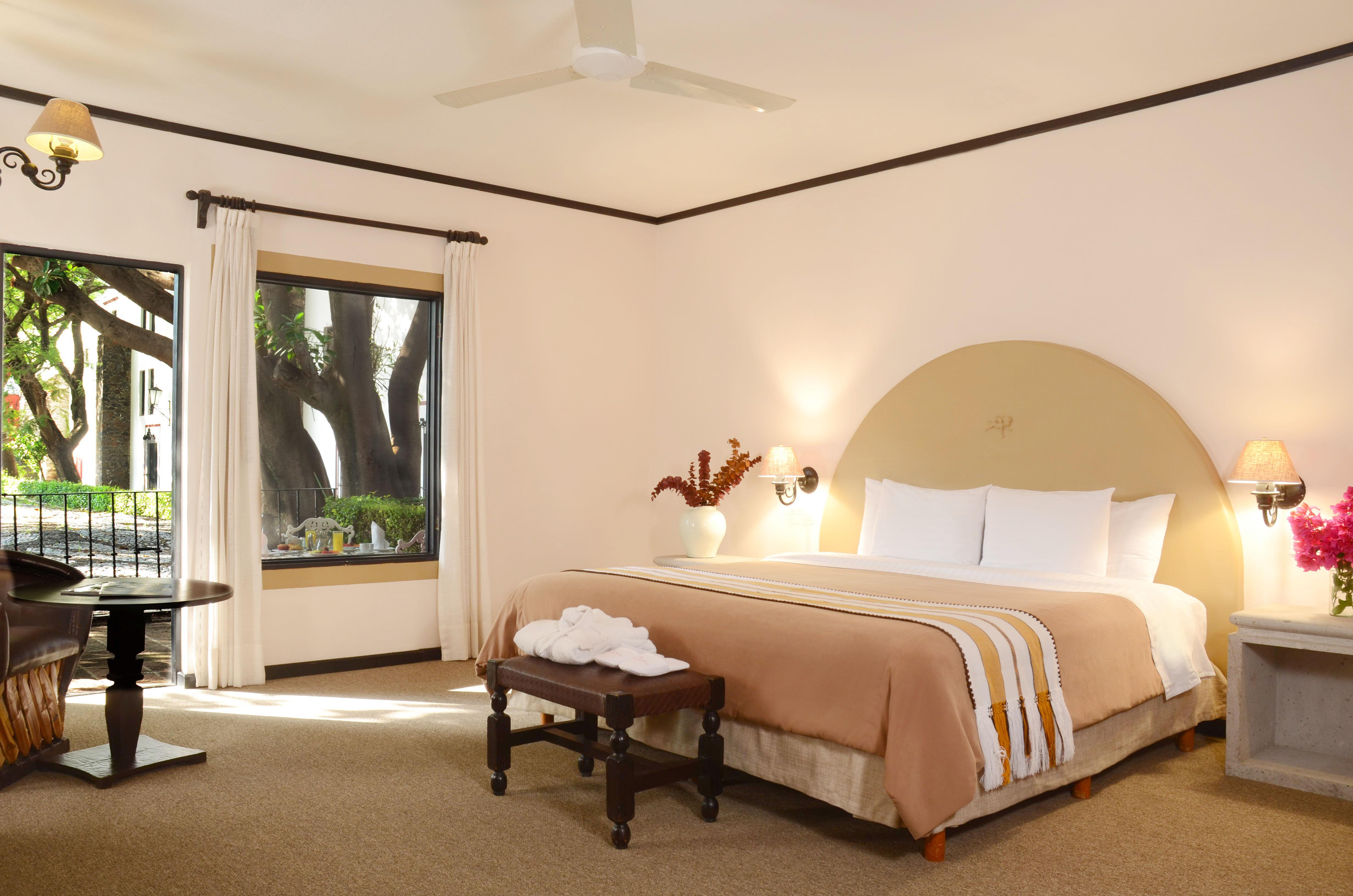 Hacienda Jurica By Brisas Hotel Queretaro Ngoại thất bức ảnh A bedroom at Hotel El Rey de los Ángeles
