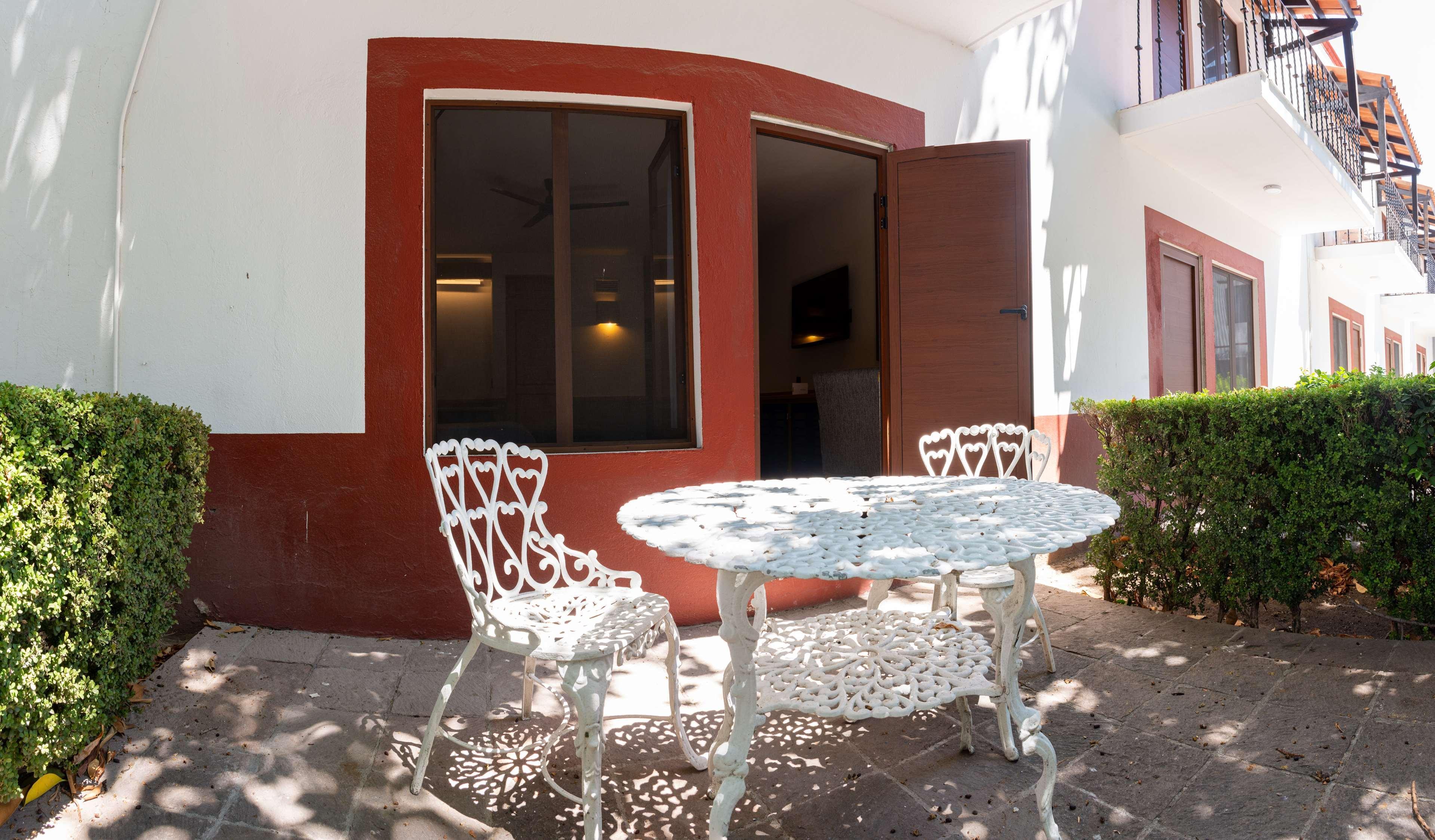 Hacienda Jurica By Brisas Hotel Queretaro Ngoại thất bức ảnh A typical patio at the hotel