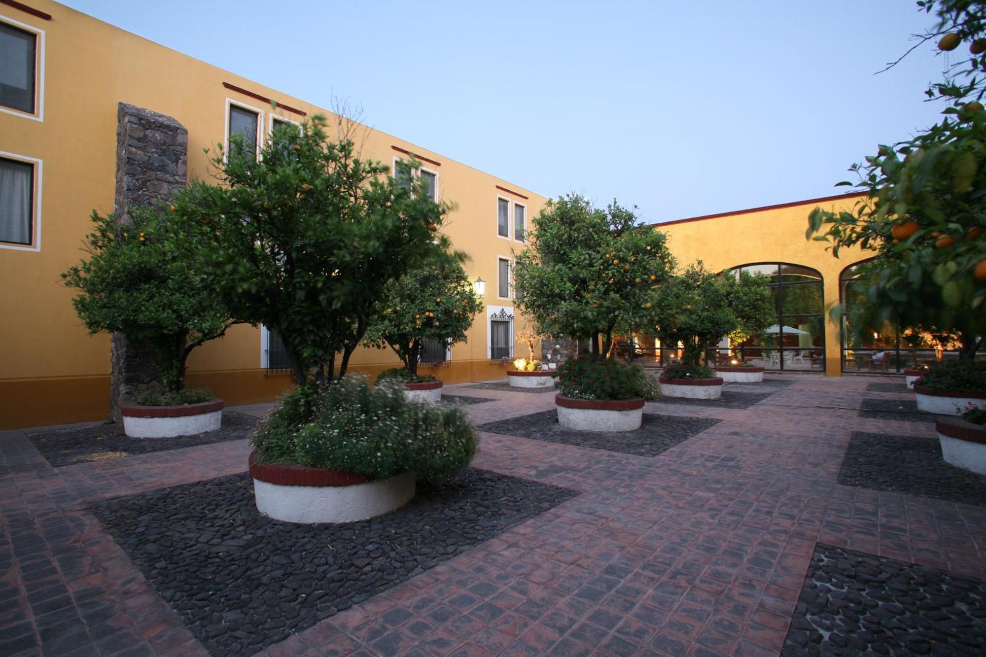 Hacienda Jurica By Brisas Hotel Queretaro Ngoại thất bức ảnh The patio of the Museo Casa de Morelos